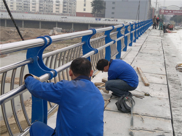 海西不锈钢河道护栏的特性及其在城市景观中的应用