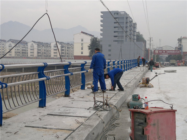 海西不锈钢复合管护栏常见问题及解决方案